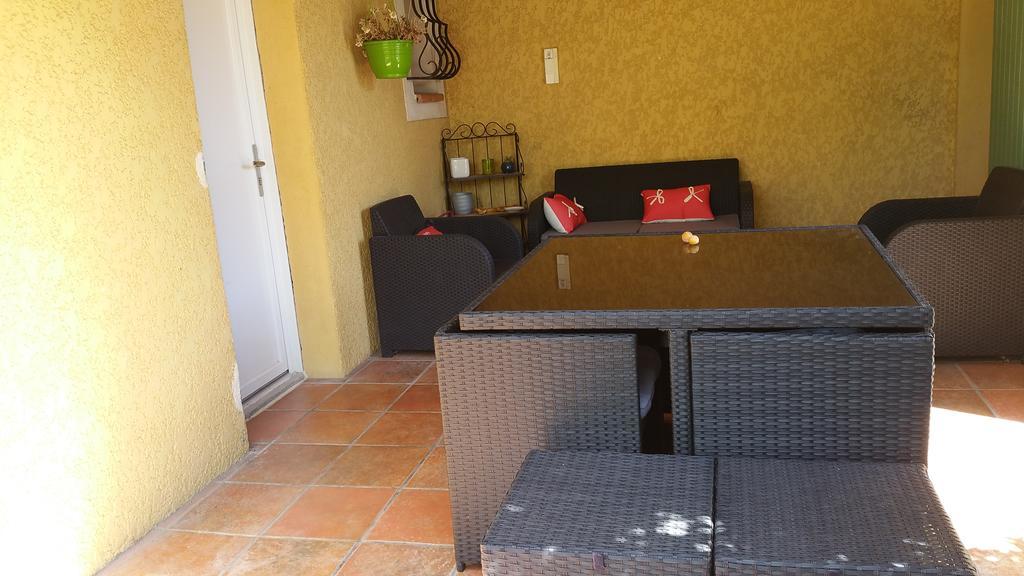 Petit Studio Au Calme Villa La Crau Exterior photo